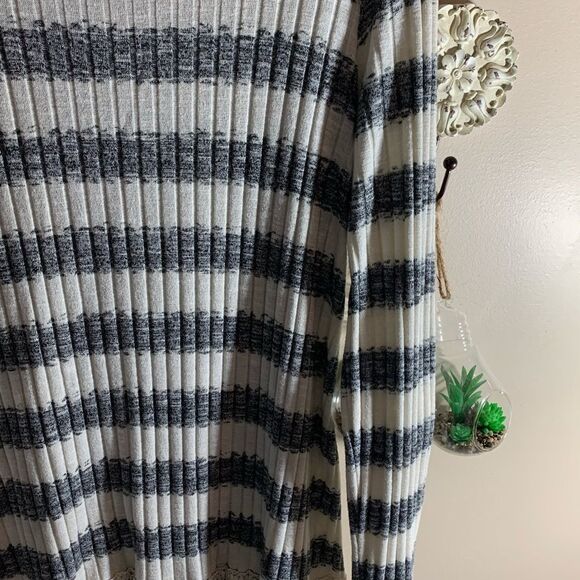 Grey and Cream Lace Detailed Tunic - Picture 4 of 5